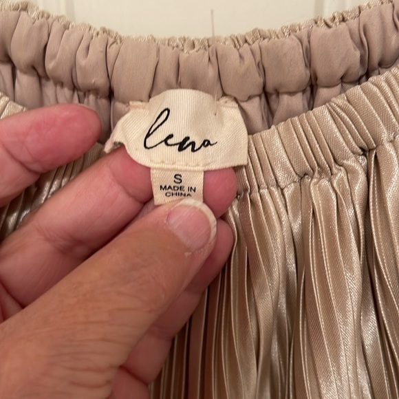 Champagne Pleated layered off the shoulder‎ Dress women’s sz S midi length NWOT - Picture 6 of 17